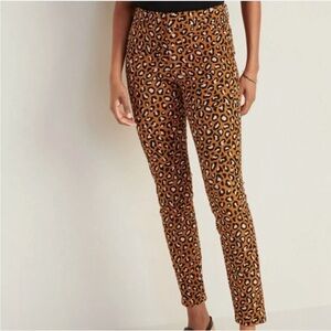 Old Navy Gold Yellow Pink Leopard Print Pixie Ankle Pant Size 8